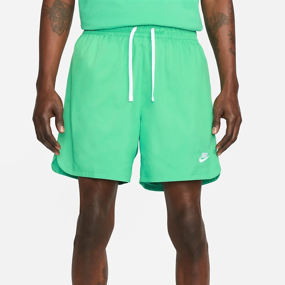 Nike Sportswear Sport Essentials
Men's Woven Lined Flow Shorts